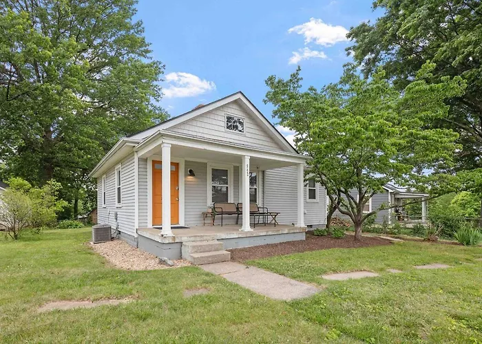 Parkview Cottage | Walkable To Food, Shops, Pool